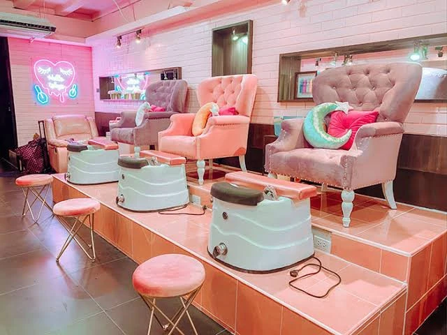 รับออกแบบร้านทําเล็บ