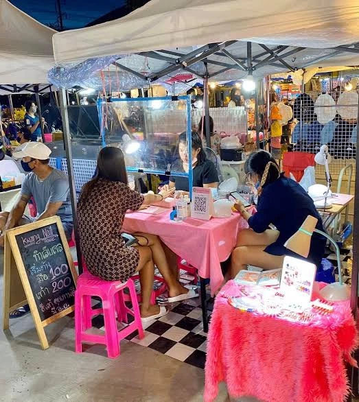 รับออกแบบร้านทําเล็บ