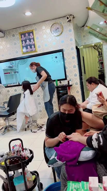 รับออกแบบร้านทําเล็บ