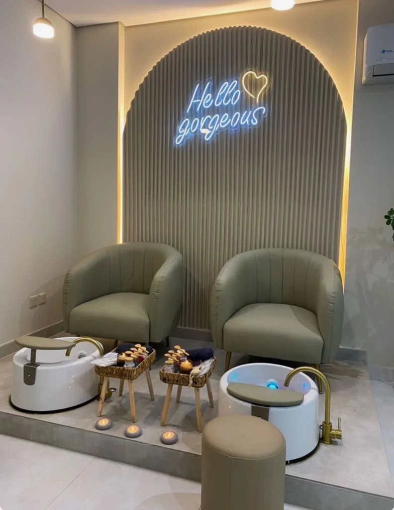 รับออกแบบร้านทําเล็บ